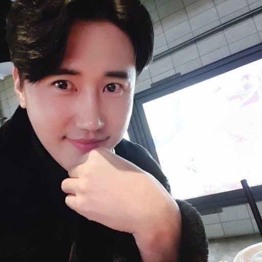 신성 데뷔 및 가수 활동