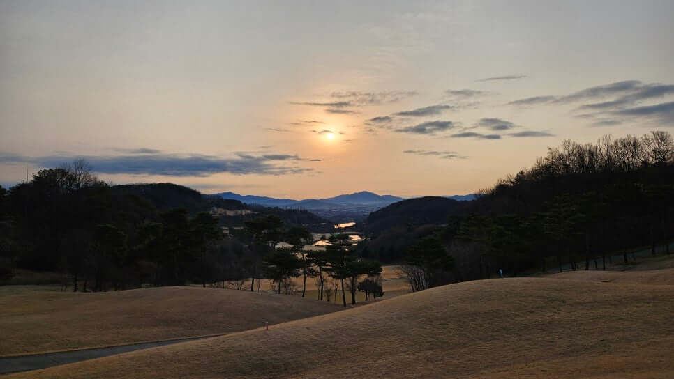골프장 경험담 음성 진양밸리cc 단순한 필드 골프장을 넘어, 자연과 전략이 어우러진 코스로 골퍼들에게 깊은 인상