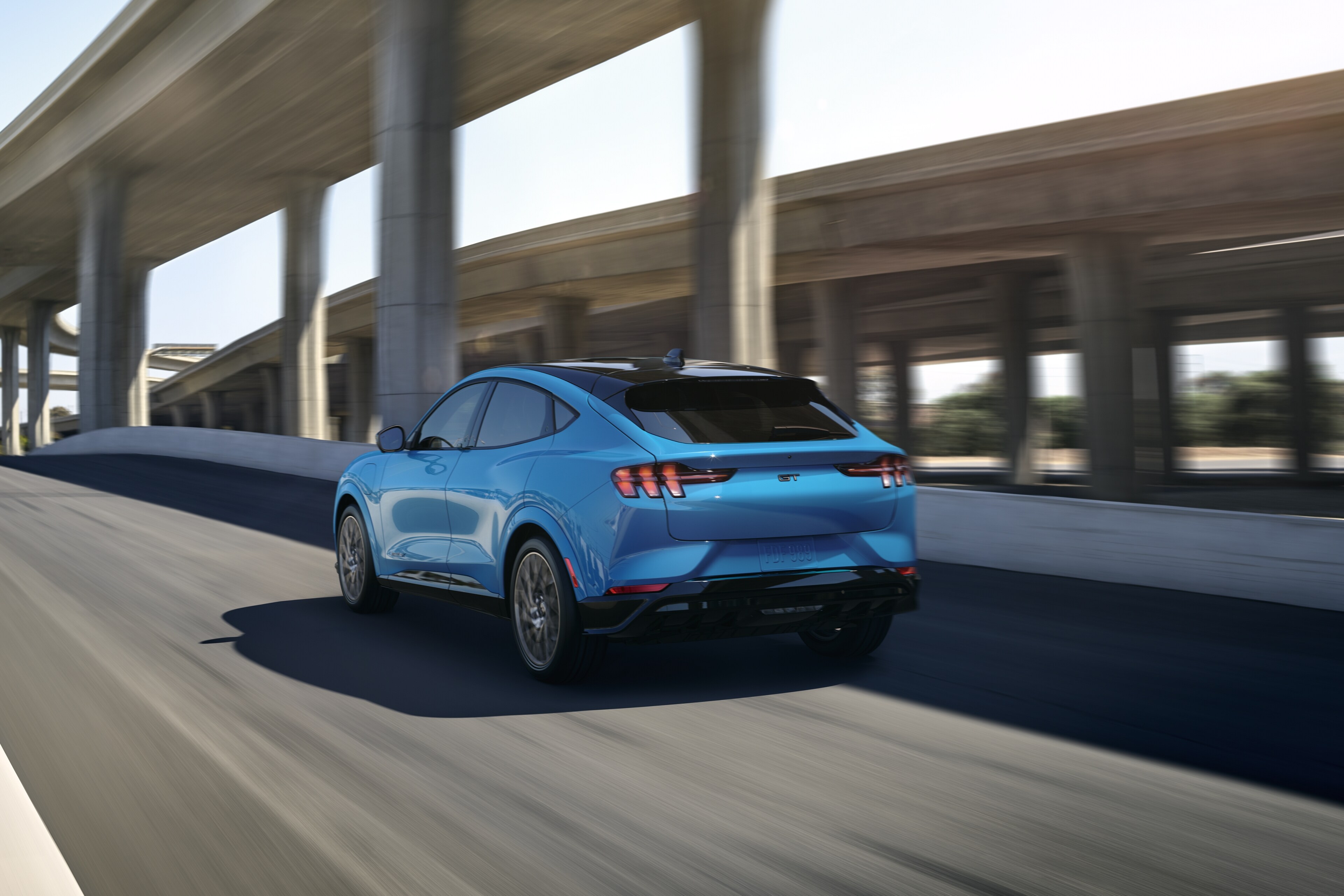 머스탱 마하 E 후면