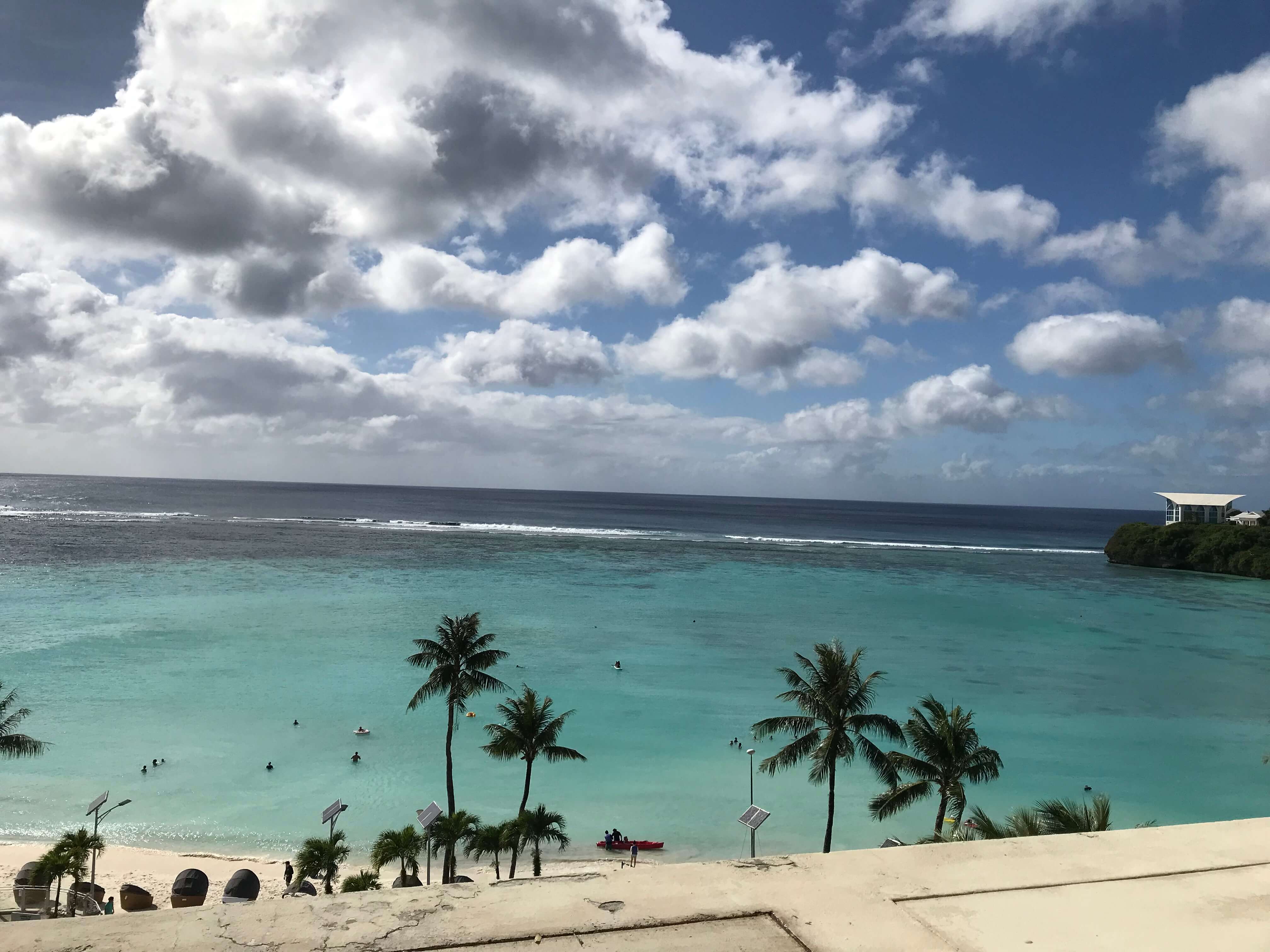 투몬 베이 해변의 아름다운 모습