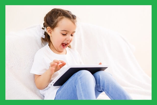 태블릿-하는-어린이