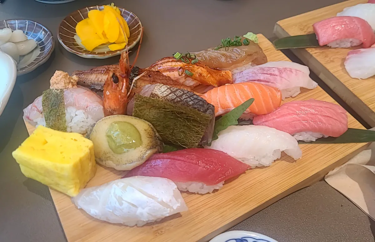 루키스시-루키스페셜초밥-13개의초밥모습