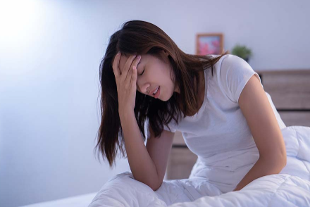 잠들지 못한 채