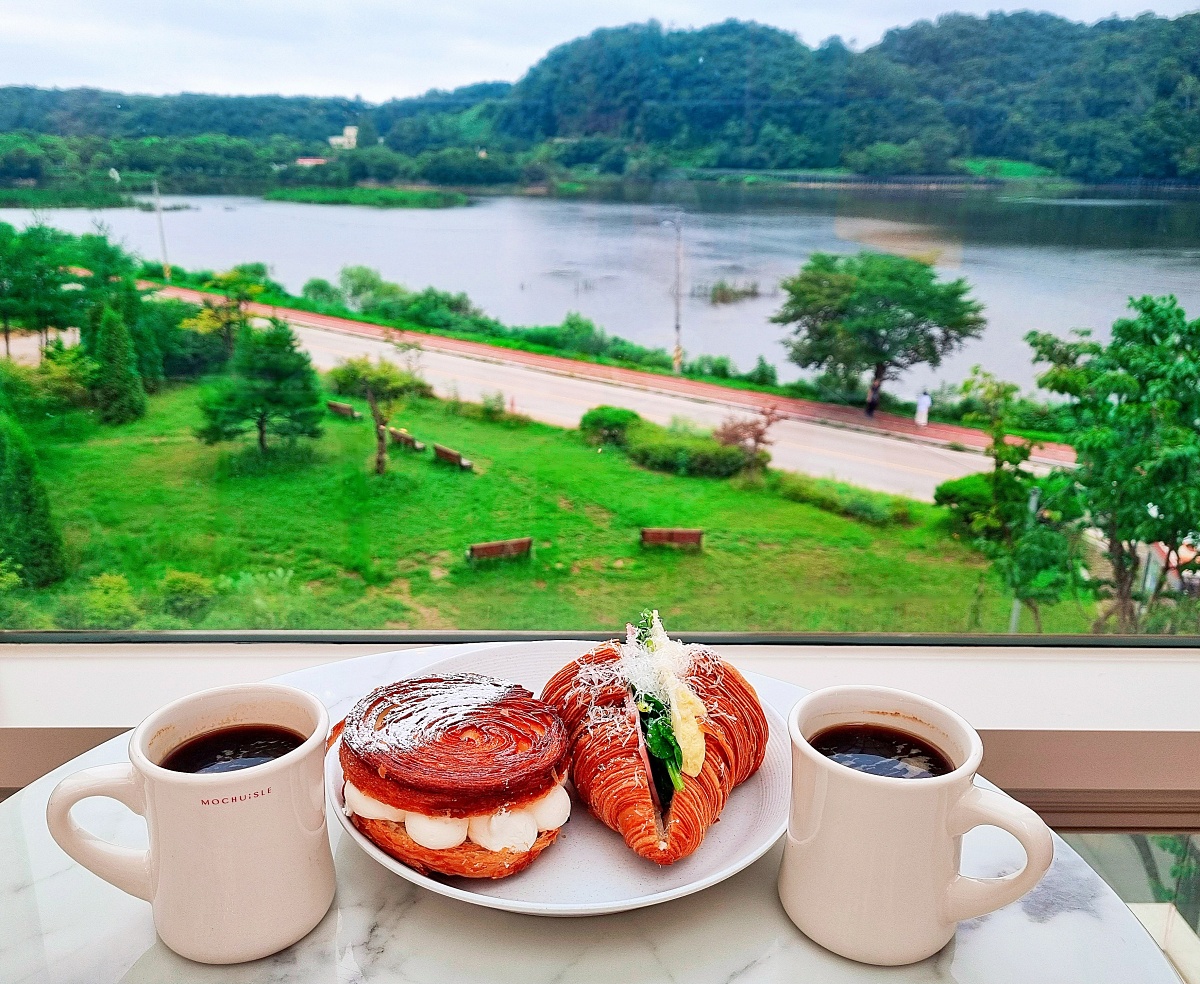 경기도 파주 대형 베이커리 카페&amp;#44; 공릉 저수지 뷰 모쿠슈라 (2호점)