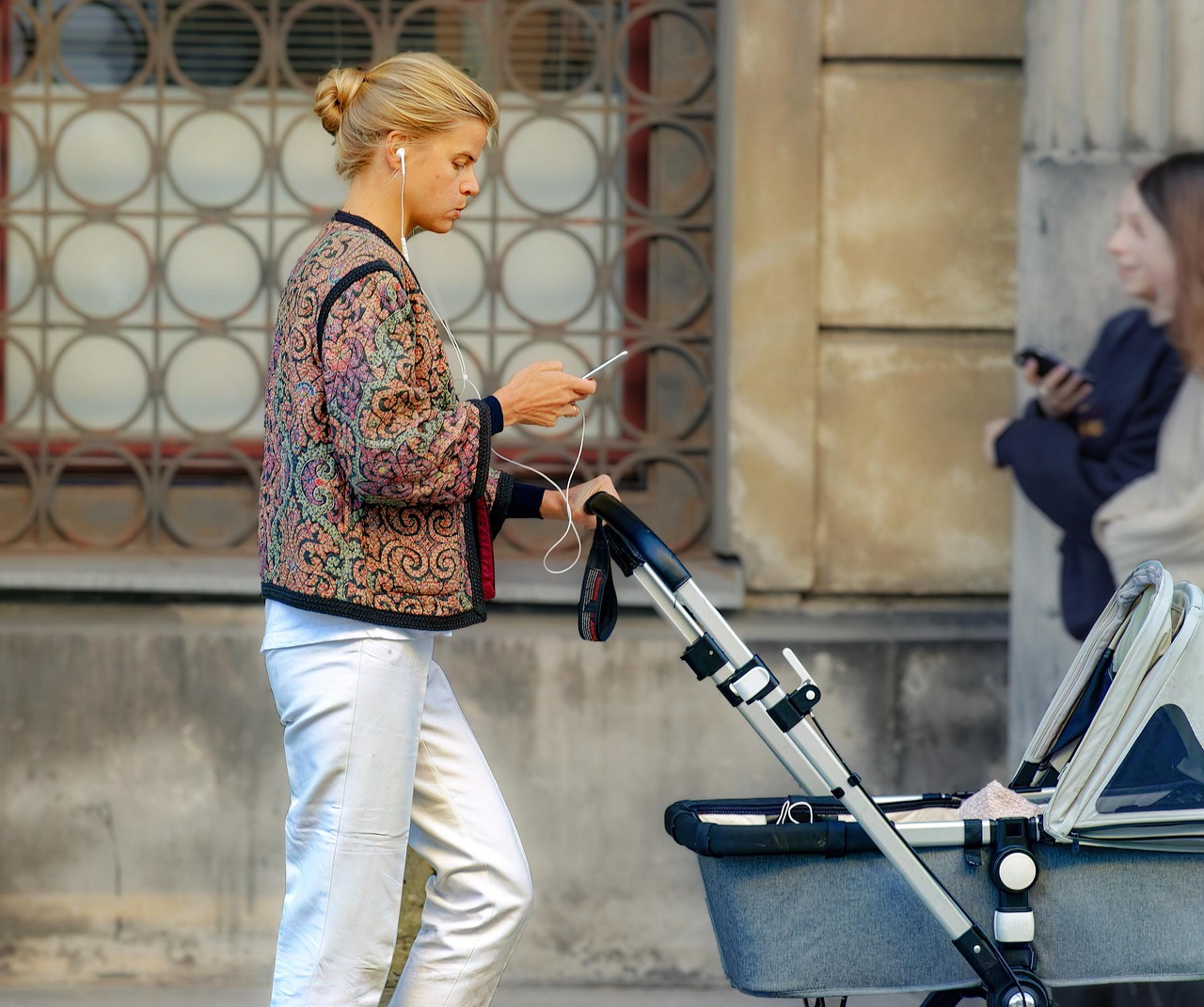 저출산 관련 의료비, 돌봄 정책에 대한 사진