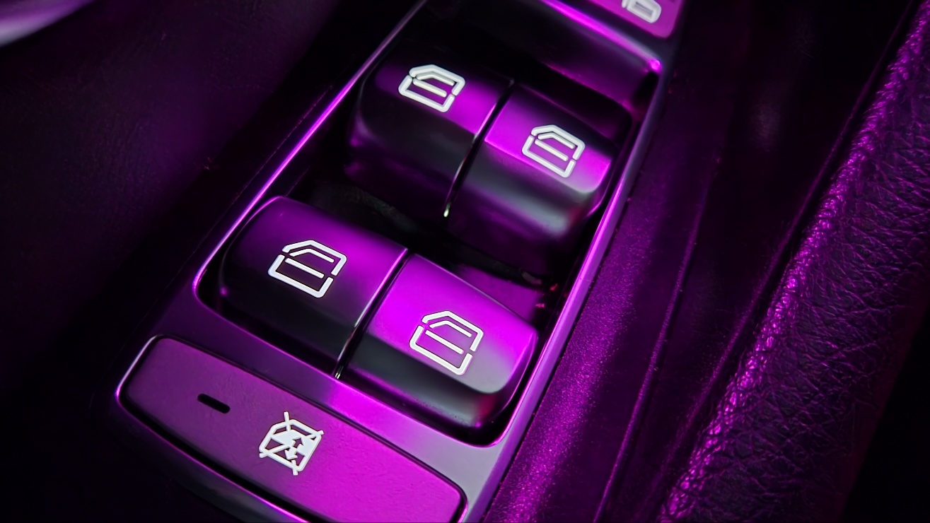 세차 전 모든 창문을 닫을 때 사용하는 윈도우 버튼