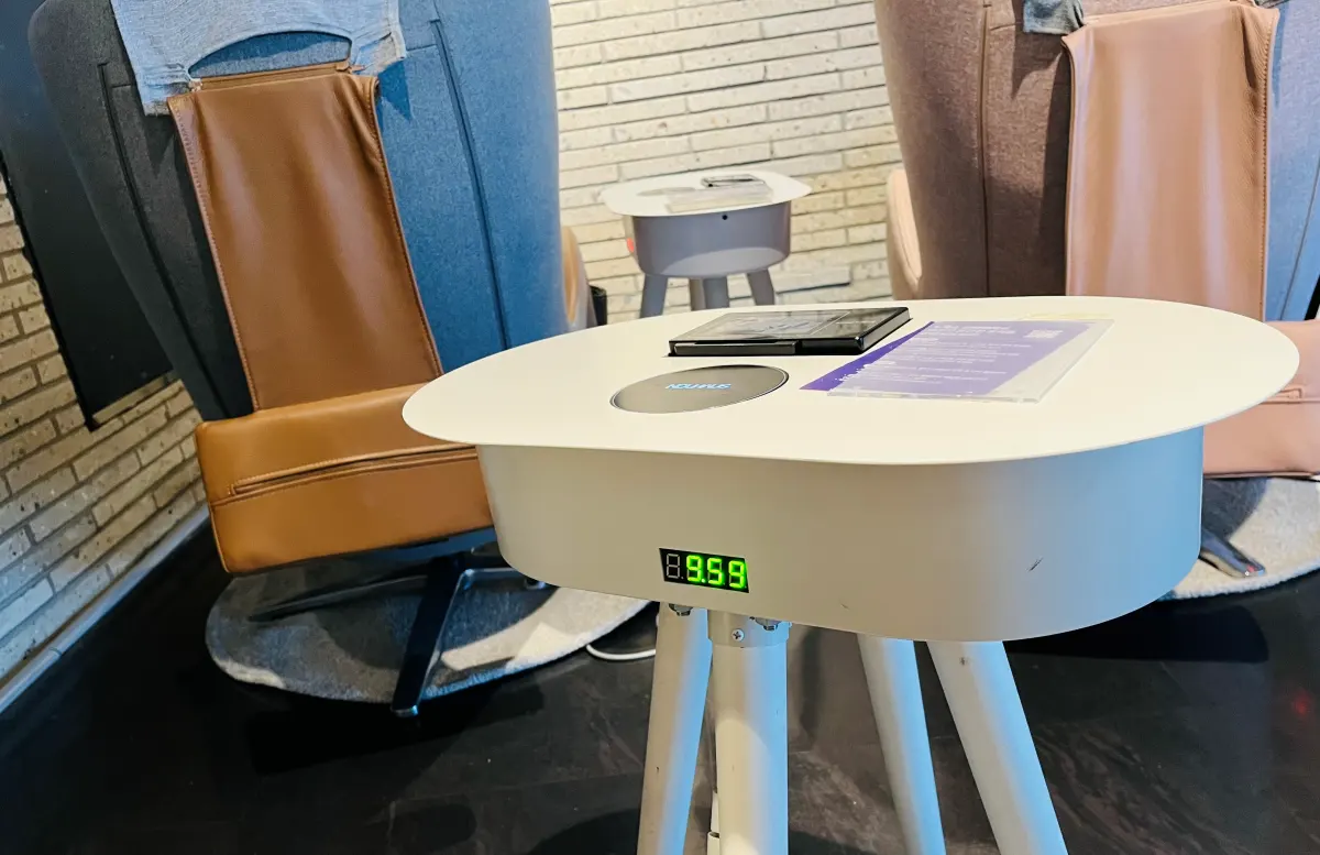 누하스 안마의자 옆 테이블에 나타나는 이용시간 표시