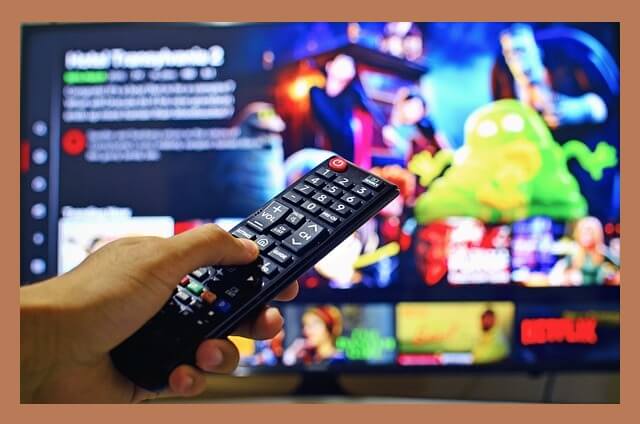 TV-화면앞-리모콘