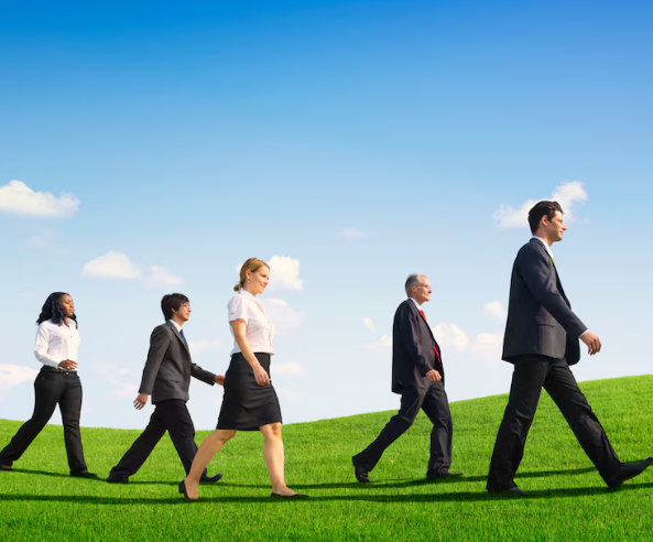 마음챙김 걷기를 하는 직장인들