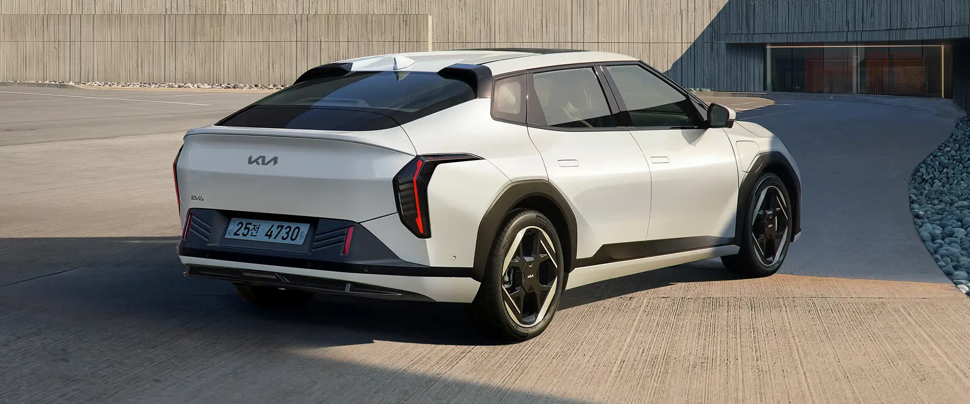 ev4_exterior_rear_pc
