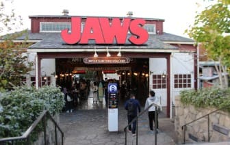 '죠스'라고 적혀있는 식당 외관