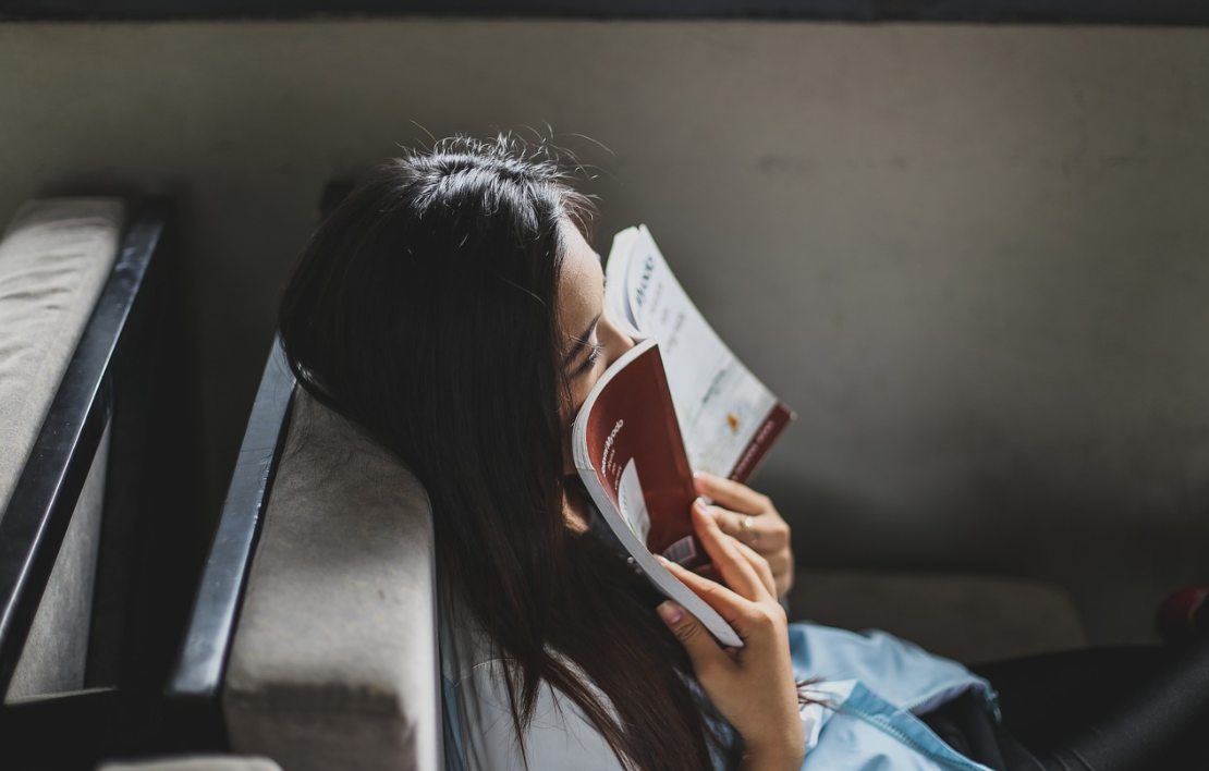 요즘 독서가 다시 유행하는 이유