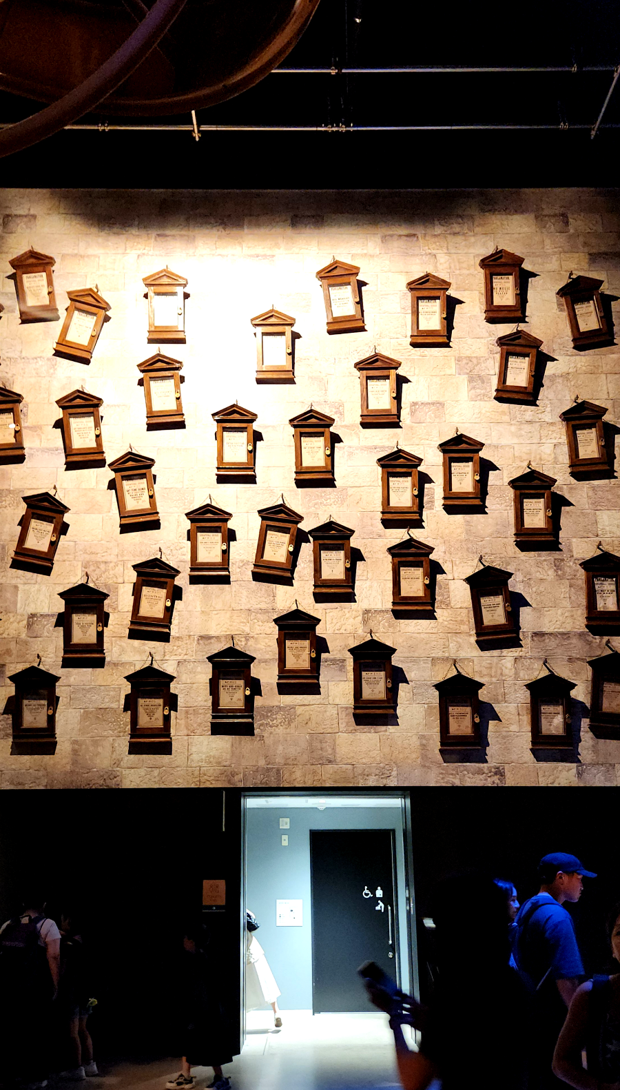 금지령 밑으로는 화장실이 있으니 참고