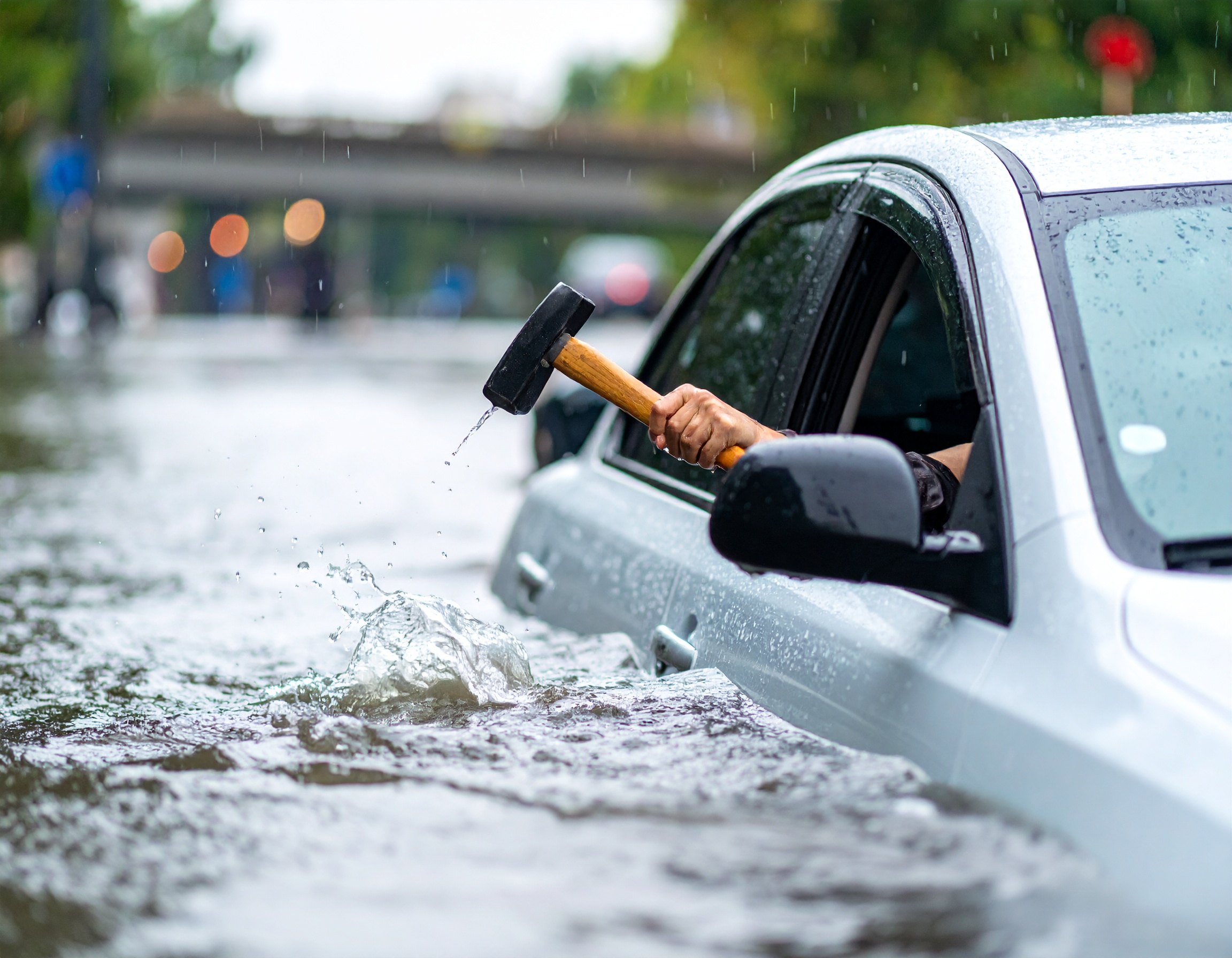 장마철 안전수칙, 차량 침수 대처법을 숙지하세요.