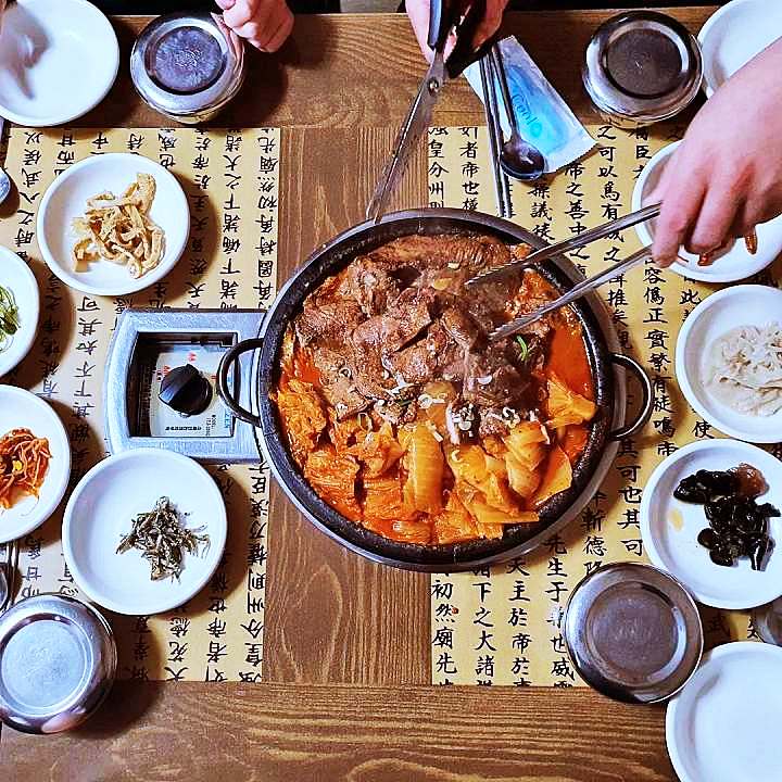 토요일은 밥이좋아 예산 백종원 예산시장 부근 묵은지 돼지갈비 맛집 묵은지김치찌개 묵은지 돼지갈비구이 예산10미 현지인 추천 토밥 좋아 방송정보