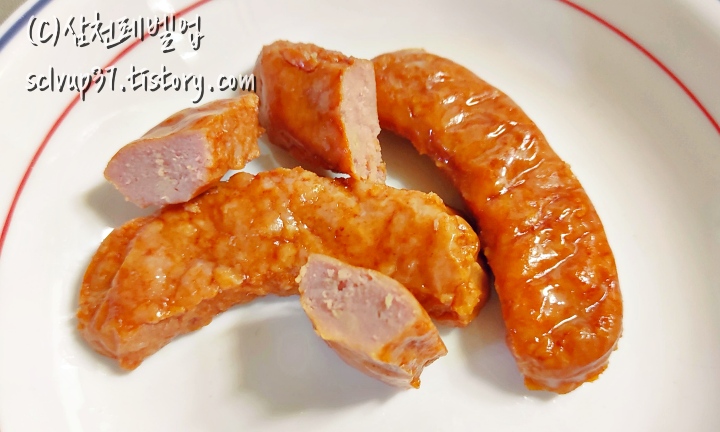 백설 숯불갈비 후랑크 개봉 후 소세지 모습