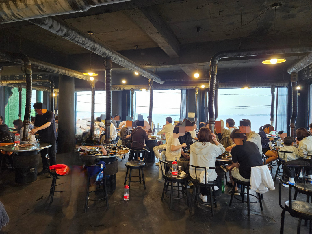 복자씨 연탄구이 내부