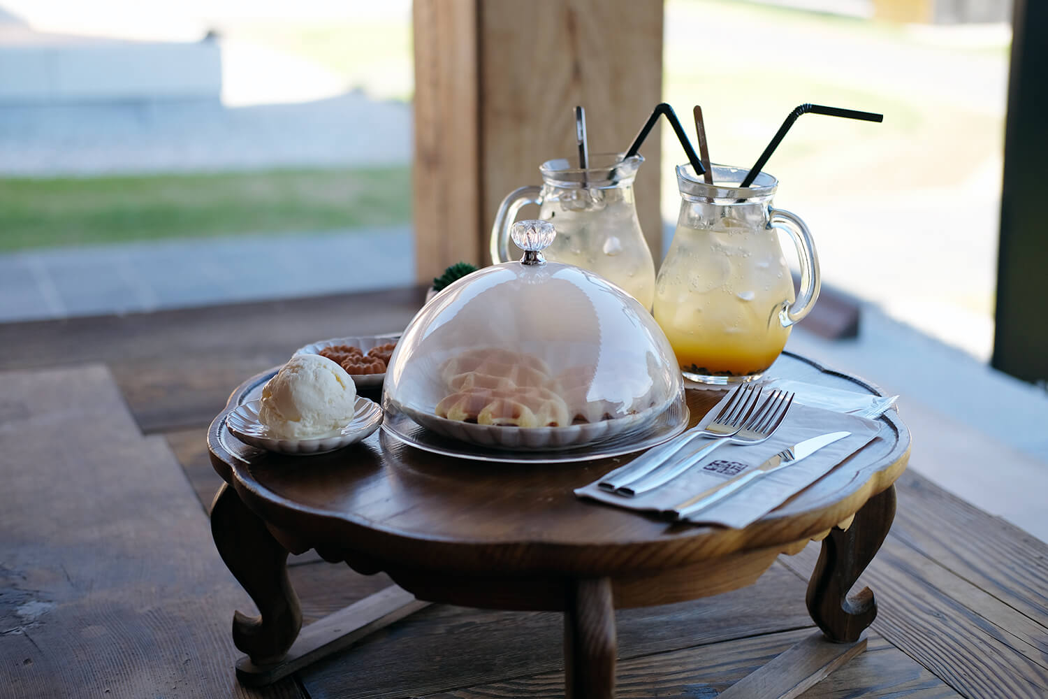 남원예촌에서 제공되는 다과상 사진