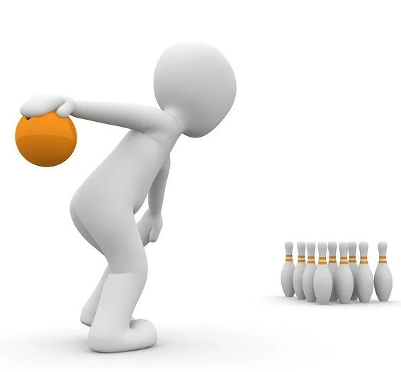 흰색 배경 위에서 주황색 볼링공을 던지는 3D 사람 캐릭터. 목표를 향한 도전과 실행의 순간을 표현한 이미지.