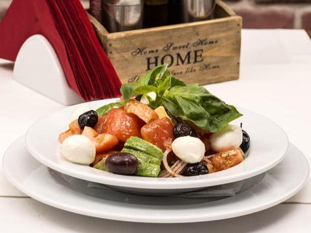 따뜻한 물에 희석해서 섭취하는 올리브유