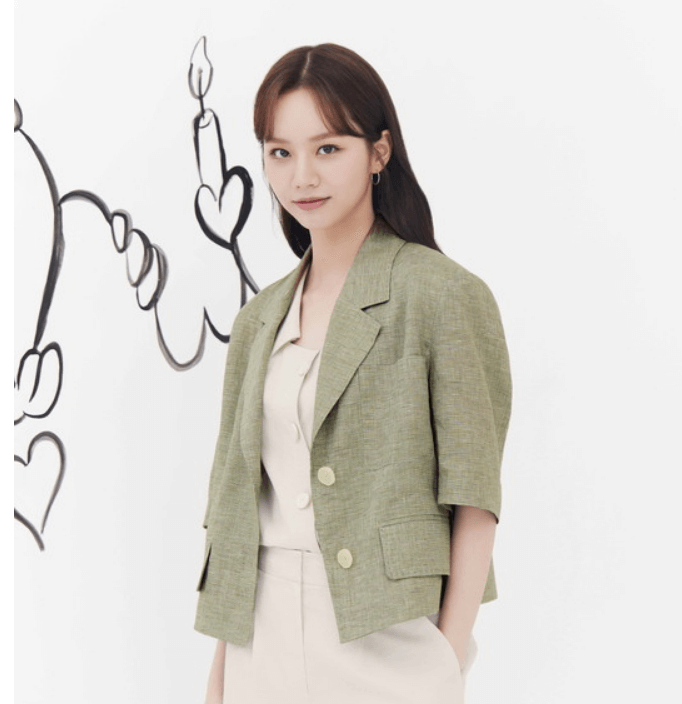 녹색자켓을-입고있는-혜리