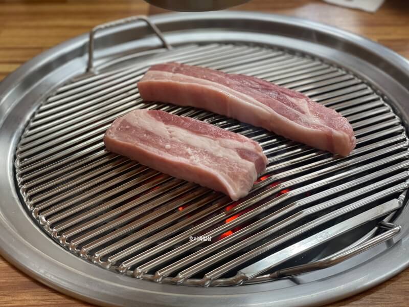 수원 맛집 동수원소금구이 인생 갈매기살 - 참숯 불판