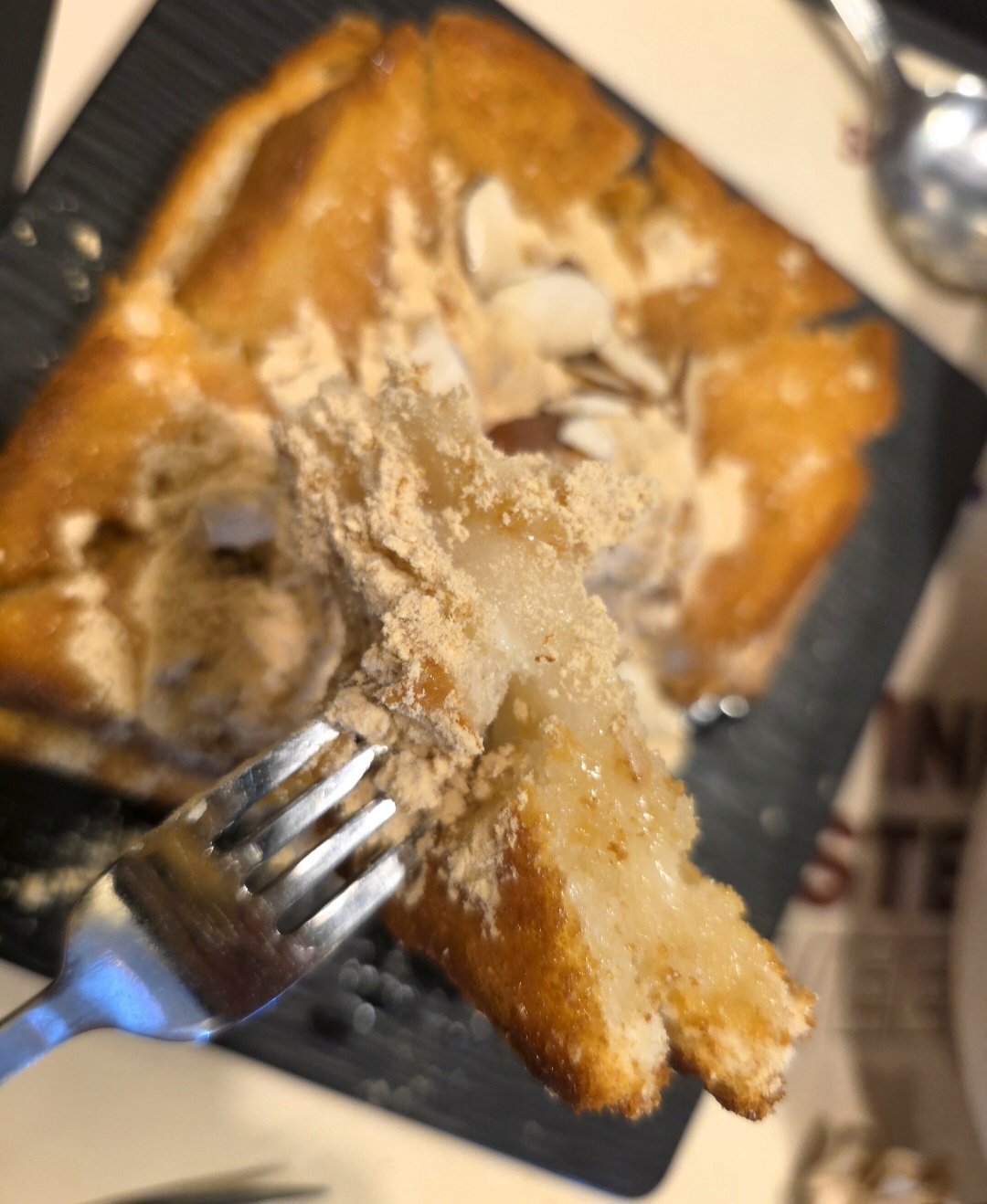 설빙 인절미토스트 단면