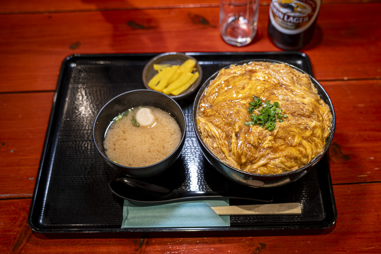 Pommier: A tray with an egg-topped rice bowl and soup.