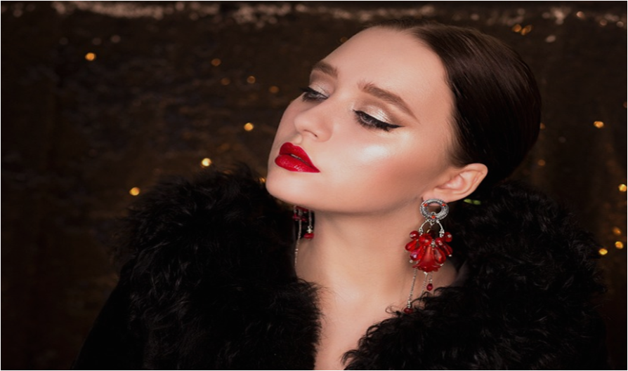 귀걸이를-한-젊은-여성