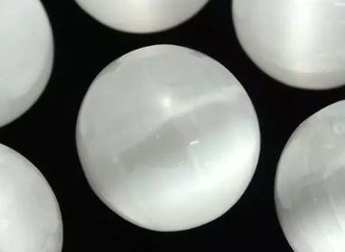 셀레나이트