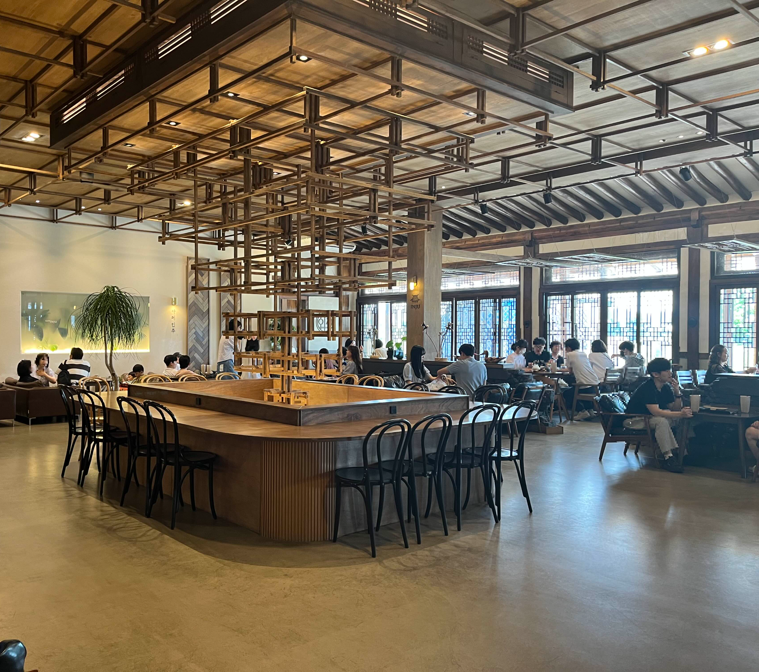 인주한옥점 중앙홀