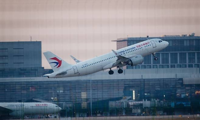 중국 항공사 일본 운항 중단 다카이시 총리 발언 여파 한일령