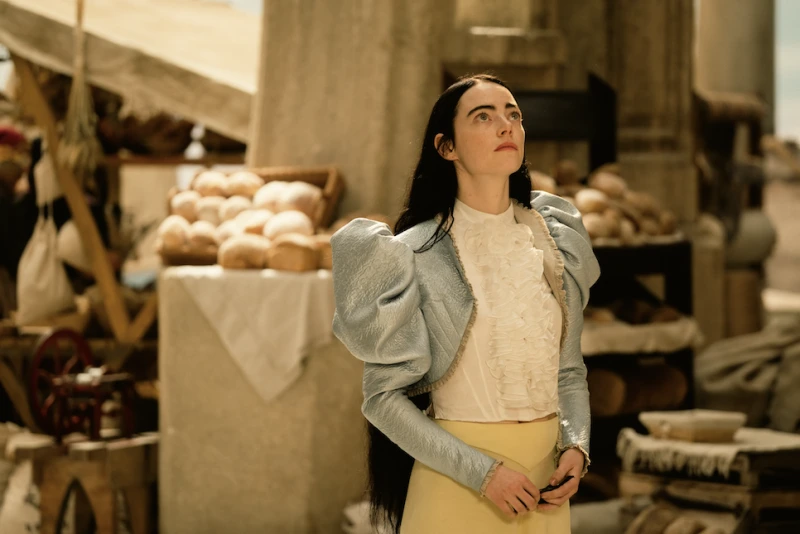 가여운 것들에서 벨라 벡스터 역의 엠마 스톤