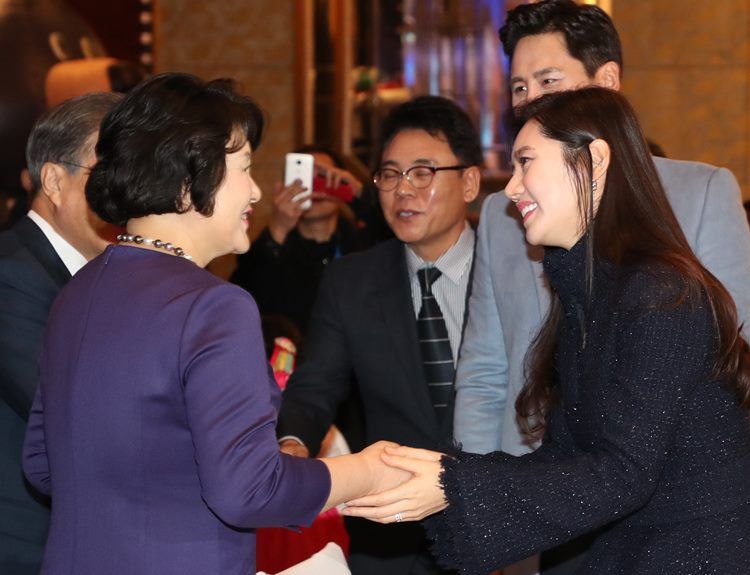 우효광 추자현 무릎 여성 불륜의혹 - 우효광은 누구인가? 우효광 추자현 무릎 여성 불륜의혹 - 우효광은 누구인가?