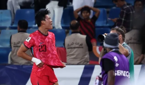 오현규가 요르단과의 경기에서 추가 골을 성공시키는 순간