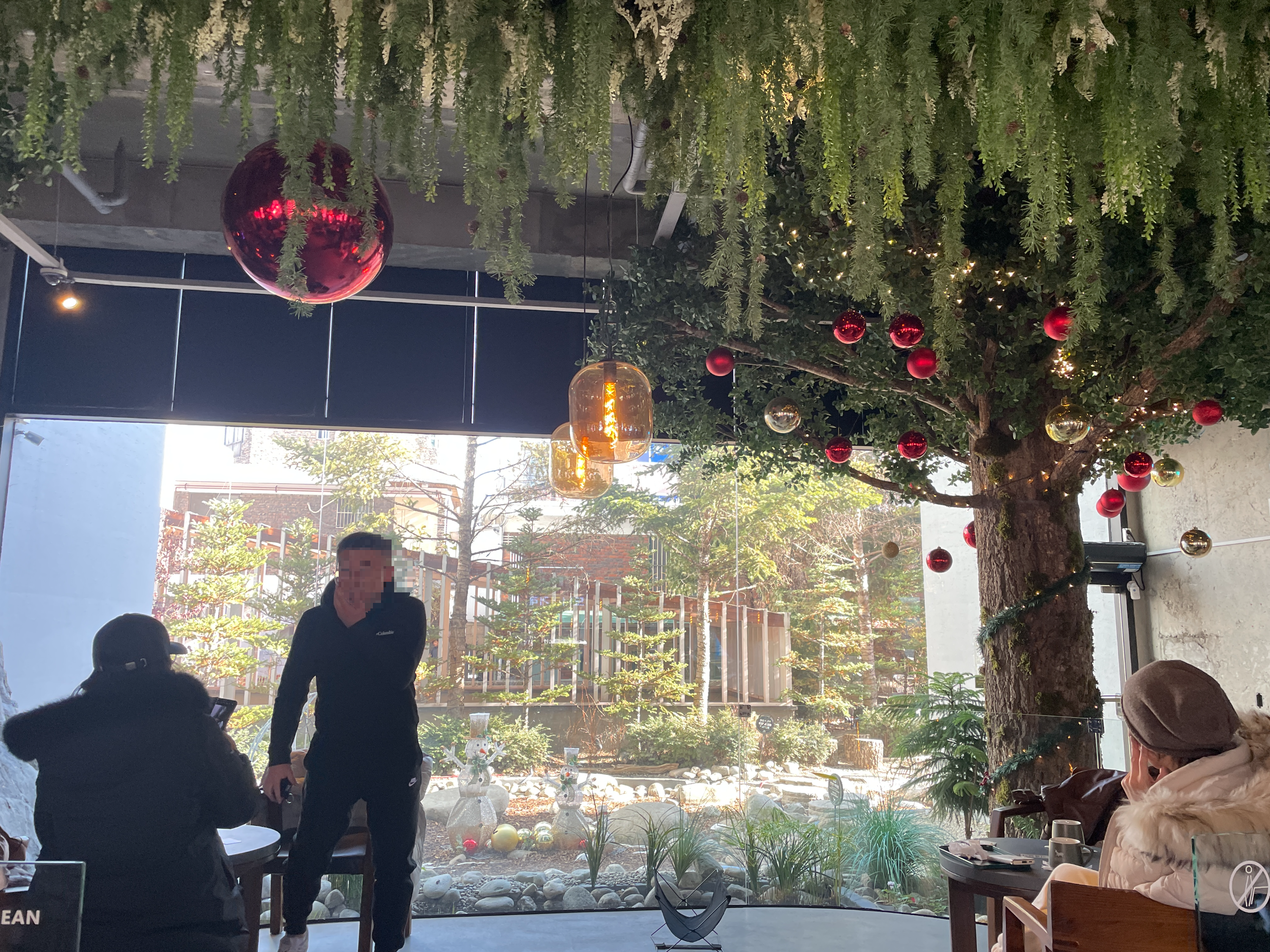 카페 어나더사이드 크리스마스 시즌