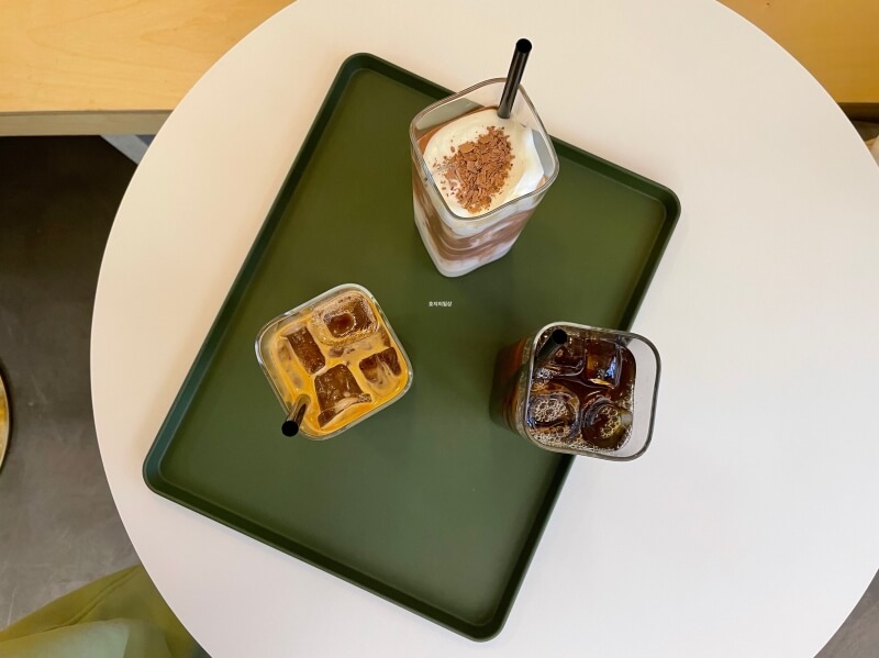 연남동 카페 맛집 로스팅마스터즈 연남점 - 주문 음료