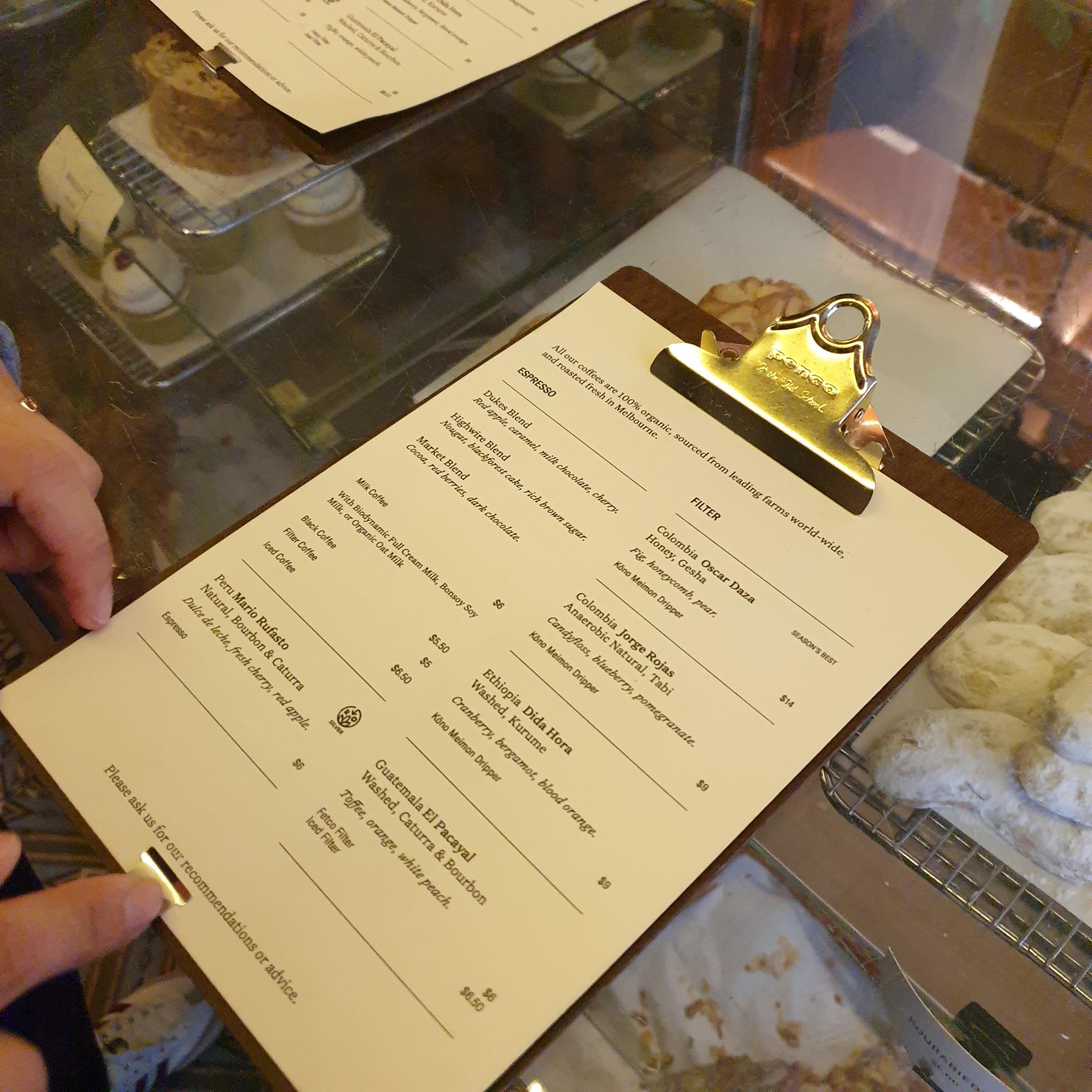 듁스 커피 로스터스(Dukes Coffee Roasters): 멜버른 3대 커피 두 번째_메뉴판