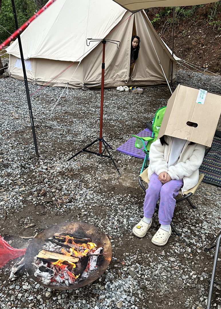 캠핑 모닥불 피우기