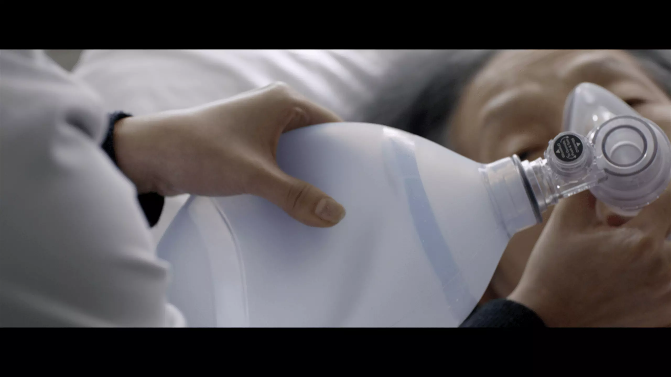 접속-무비-월드-추천-영화-앰부-배깅