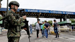 사회,정치적 상황 고려