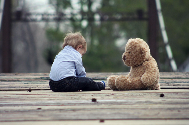 장난감에 금방 질리는 아이 해결법|영유아 놀이 고민 정리