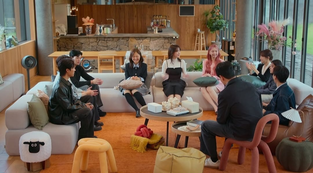 모태솔로지만 연애는 하고 싶어 출연진들이 전체 모여 있는 공간