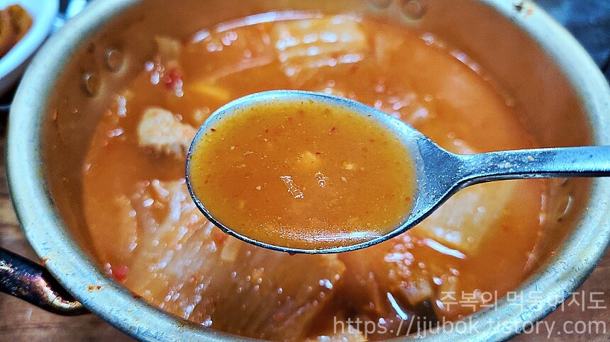 수월식당-김치찌개-육수-맛