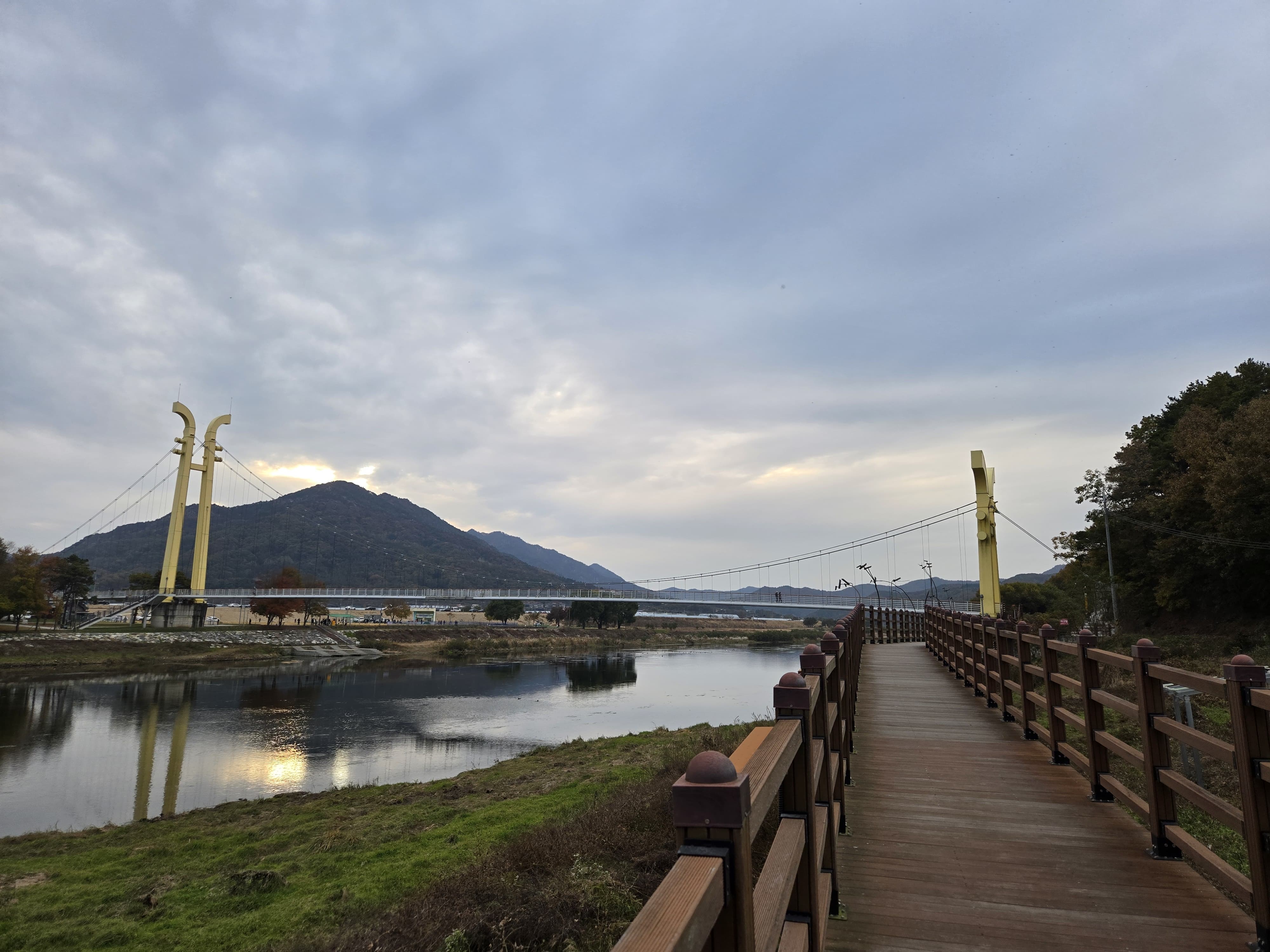 송호금강 물빛다리 — 여행의 시작을 여는 명물