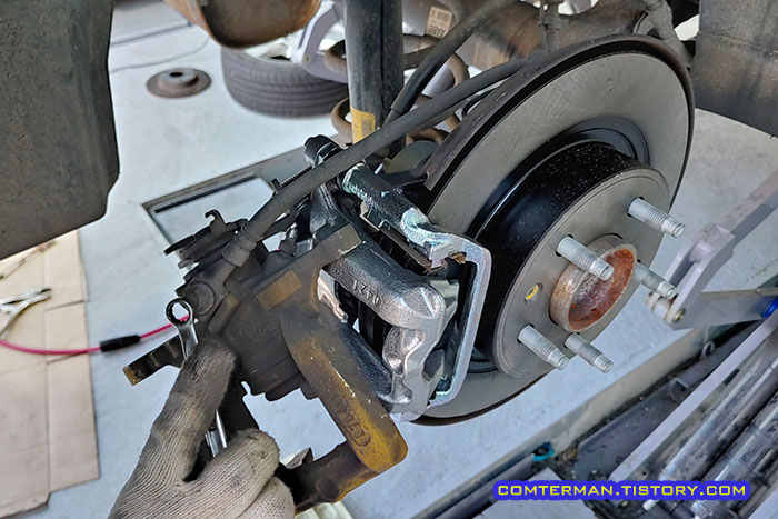 올란도 리어 캘리퍼 교체