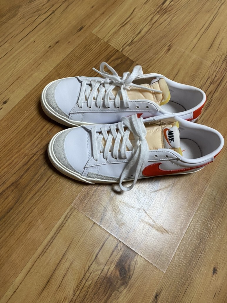 나이키 블레이저 로우 77 빈티지 운동화 DA6364-104(화이트/레드)