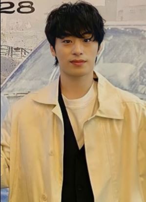 구교환 앞머리