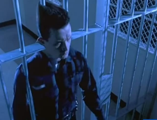 터미네이터 형체 변신 로봇이 현실로? VIDEO: Shapeshifting robot liquefies to seep through bars and then reforms