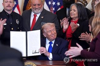 트럼프 임기 지지율 탄핵 연설 가족관계도 아들 아내 프로필